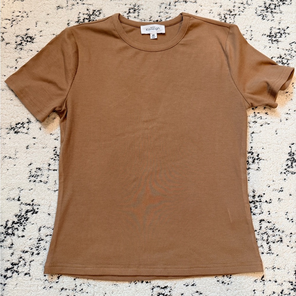 Kaileigh Women's Brown Ribbed Short Sleeve Top